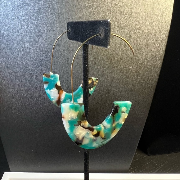 Elegant Multicolor Hoop Earrings - Picture 3 of 3